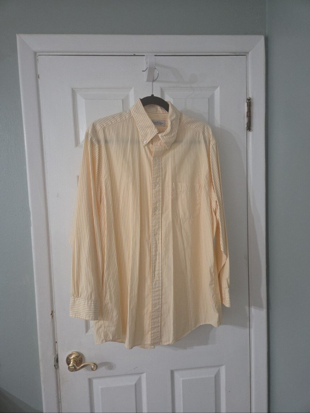 Brooks Brothers Men's Pale Yellow Striped Button-Down Long-sleeve Shirt. 16.5-33